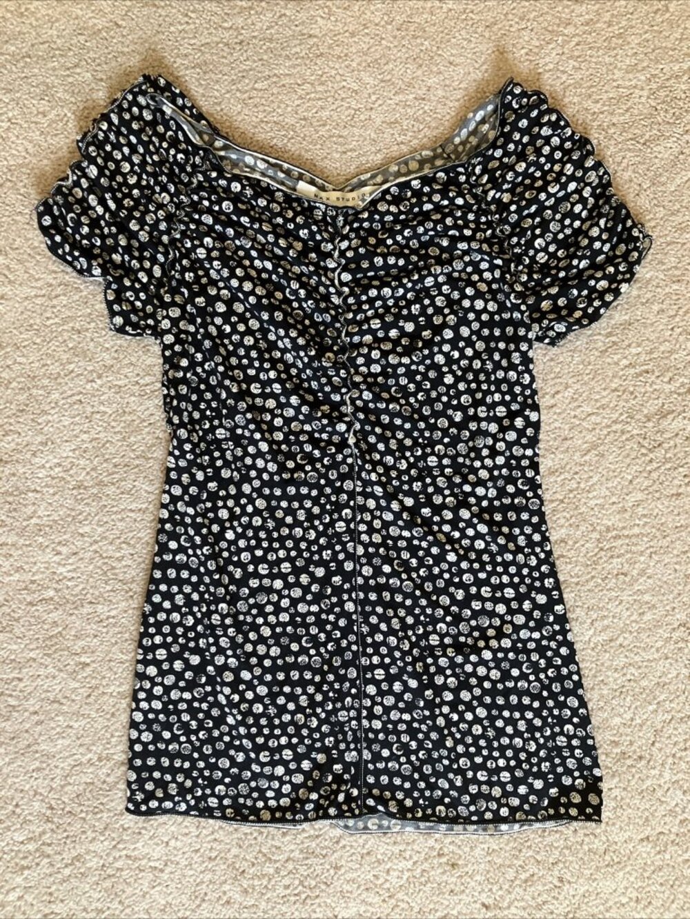 EUC Max Studio Top Small Black Short Sleeve Scoop Neck Dots